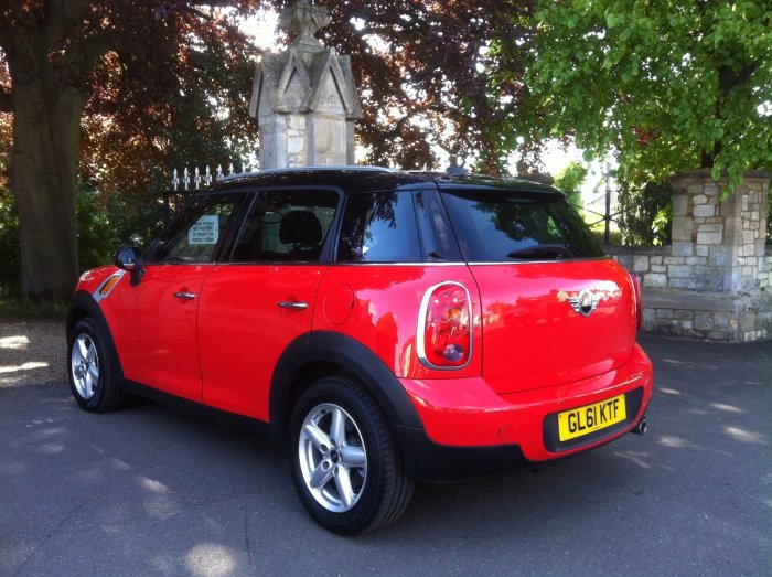 Mini Countryman 1.6 Cooper D ALL4 5dr Hatchback Diesel Red