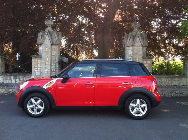 Mini Countryman 1.6 Cooper D ALL4 5dr Hatchback Diesel Red