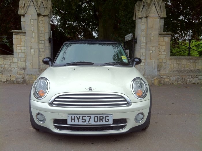 Mini Hatchback 1.6 Cooper D 3dr Hatchback Diesel White