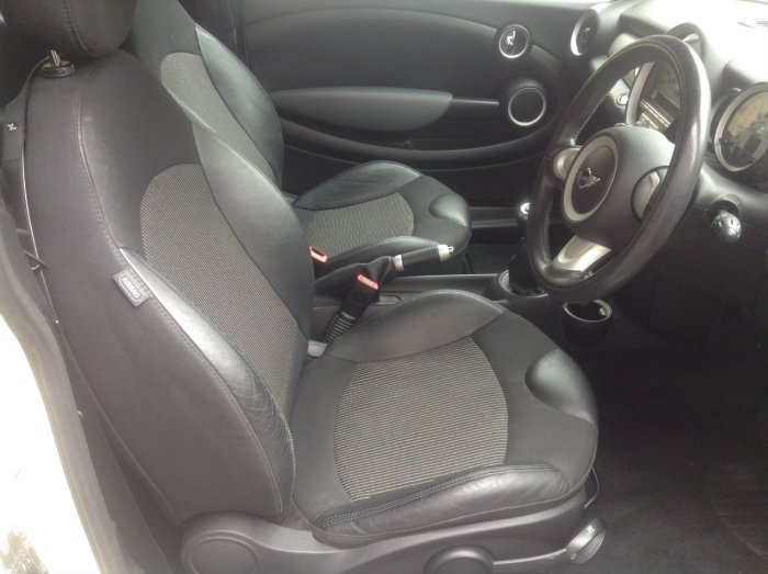 Mini Hatchback 1.6 Cooper D 3dr Hatchback Diesel White