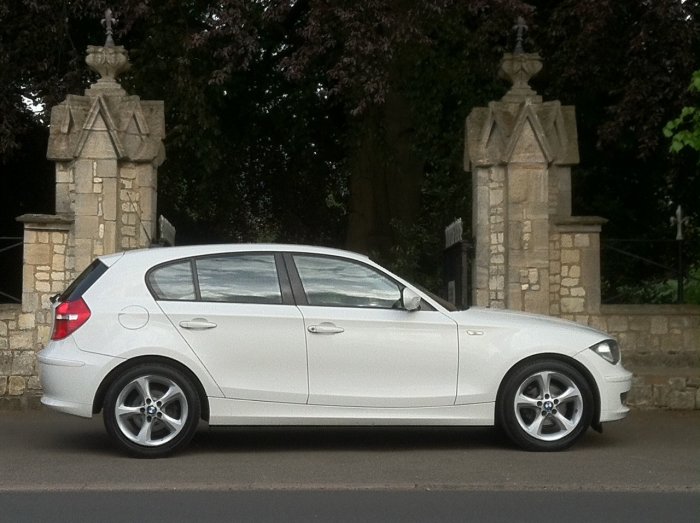 BMW 1 Series 2.0 116d Sport 5dr Hatchback Diesel White