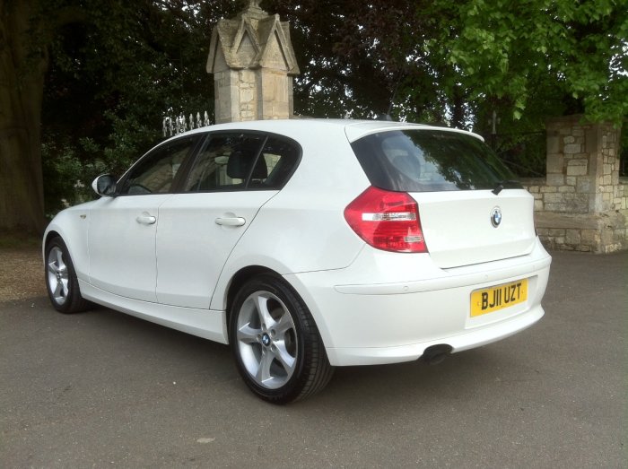 BMW 1 Series 2.0 116d Sport 5dr Hatchback Diesel White