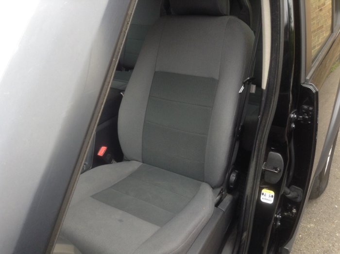 Land Rover Discovery 2.7 Td V6 GS 5dr Auto Estate Diesel Black