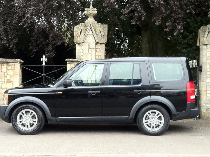 Land Rover Discovery 2.7 Td V6 GS 5dr Auto Estate Diesel Black