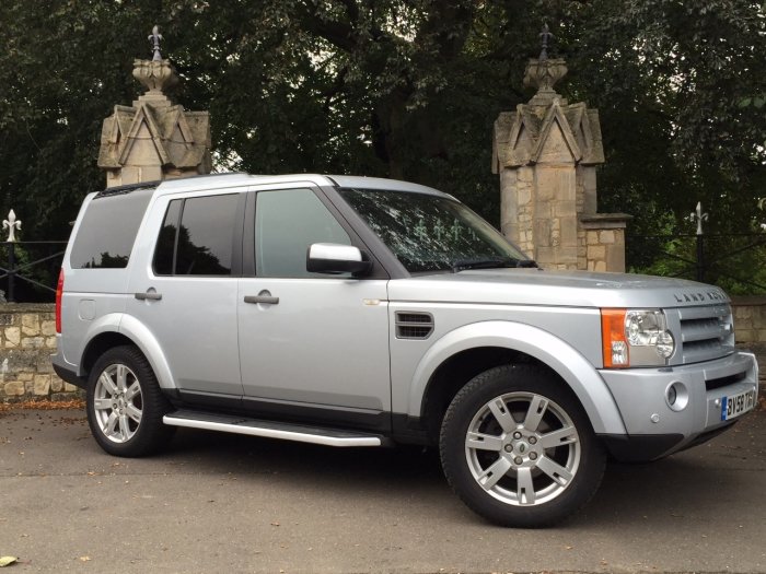 Land Rover Discovery 2.7 Td V6 HSE 5dr Auto Estate Diesel Silver