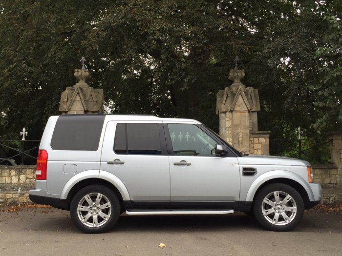 Land Rover Discovery 2.7 Td V6 HSE 5dr Auto Estate Diesel Silver
