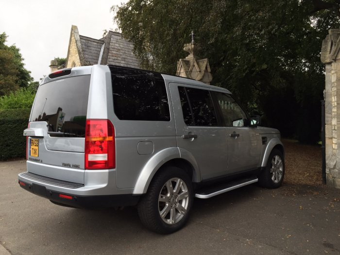 Land Rover Discovery 2.7 Td V6 HSE 5dr Auto Estate Diesel Silver