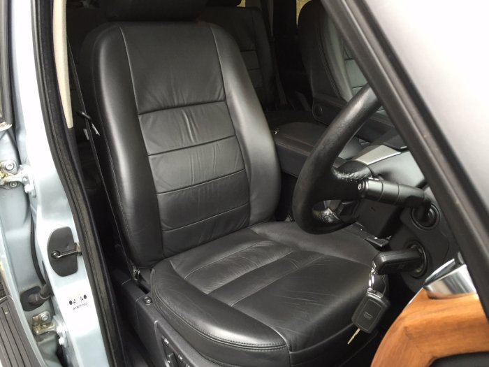 Land Rover Discovery 2.7 Td V6 HSE 5dr Auto Estate Diesel Silver