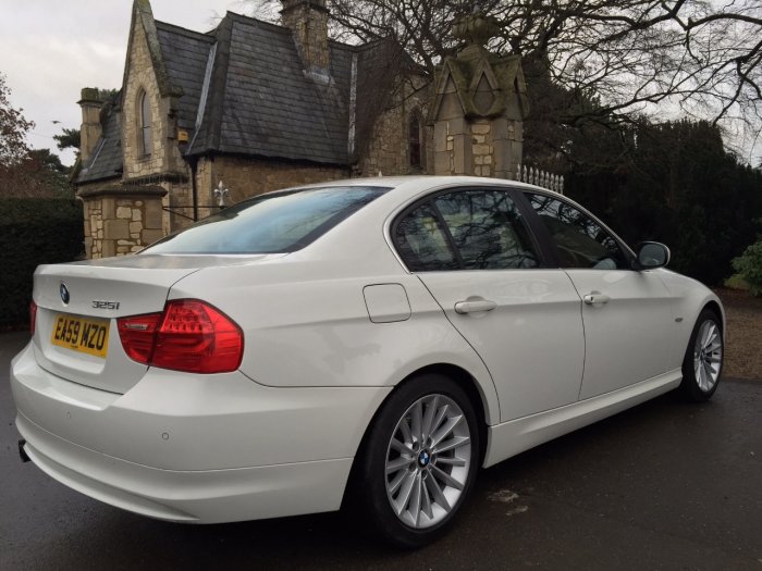 BMW 3 Series 3.0 325i SE 4dr Saloon Petrol White