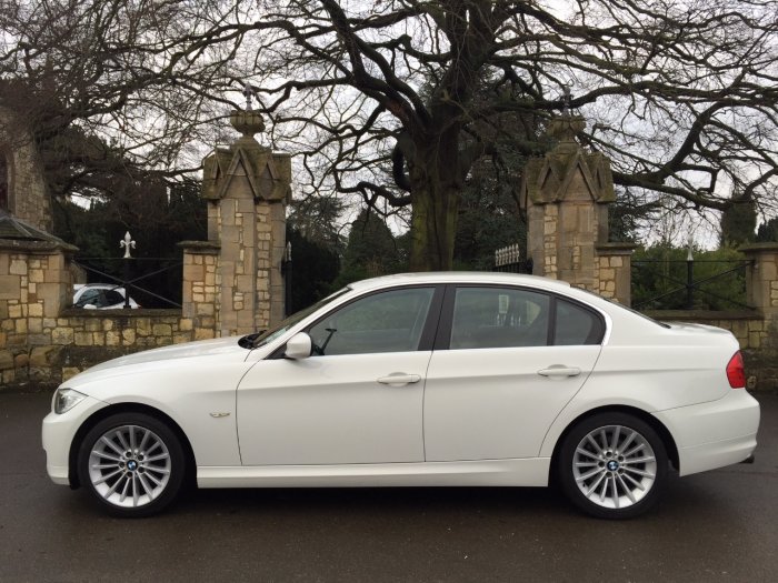 BMW 3 Series 3.0 325i SE 4dr Saloon Petrol White
