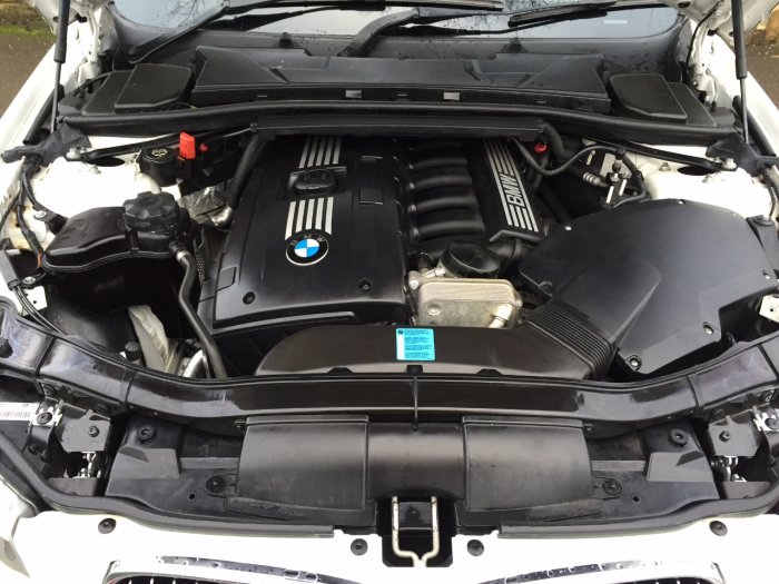 BMW 3 Series 3.0 325i SE 4dr Saloon Petrol White