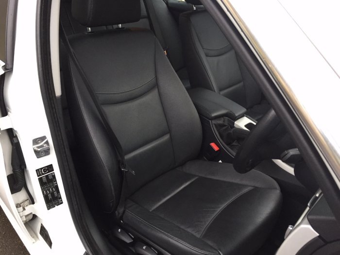 BMW 3 Series 3.0 325i SE 4dr Saloon Petrol White