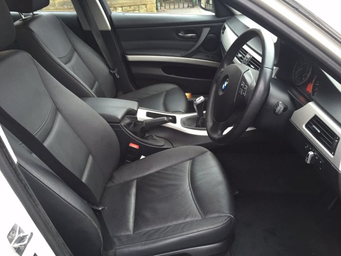 BMW 3 Series 3.0 325i SE 4dr Saloon Petrol White