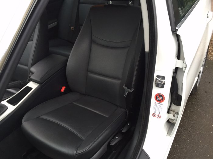 BMW 3 Series 3.0 325i SE 4dr Saloon Petrol White