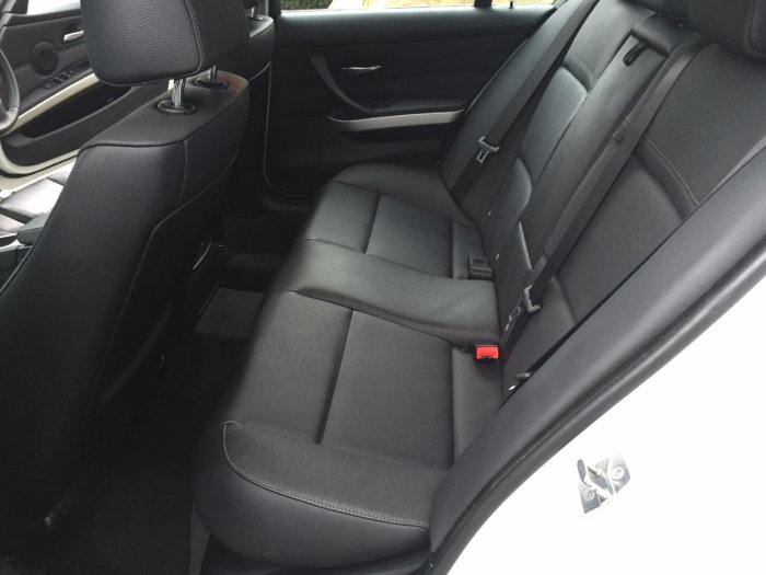 BMW 3 Series 3.0 325i SE 4dr Saloon Petrol White