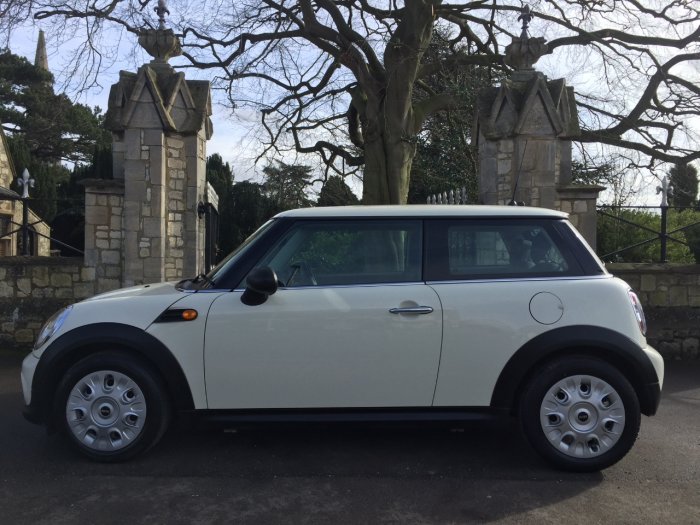 Mini Hatchback 1.6 One 3dr Hatchback Petrol White