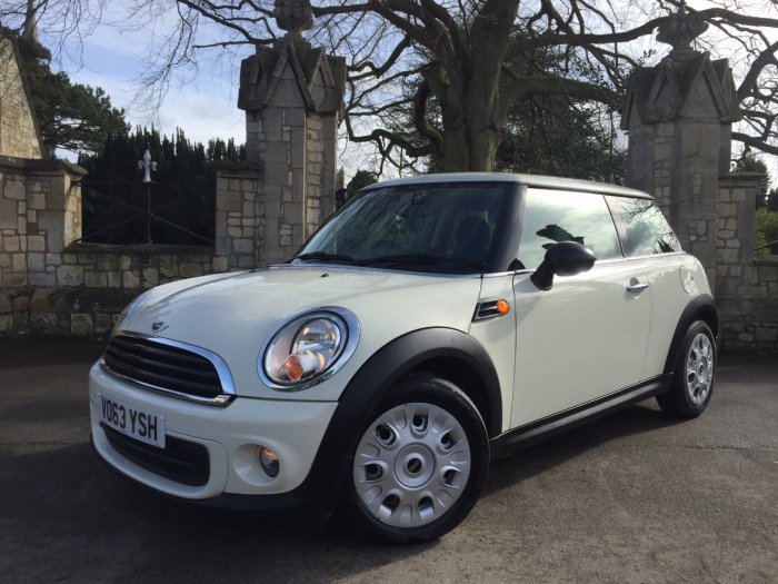 Mini Hatchback 1.6 One 3dr Hatchback Petrol White