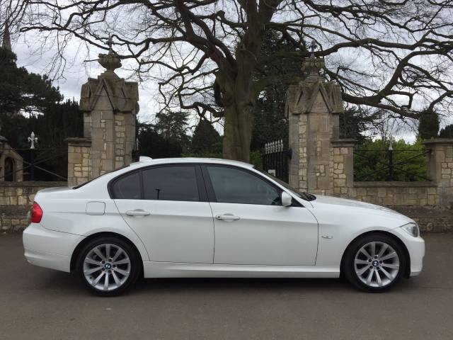 BMW 3 Series 2.0 318i SE 4dr Saloon Petrol White