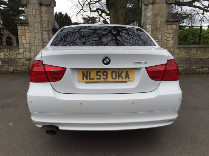 BMW 3 Series 2.0 318i SE 4dr Saloon Petrol White