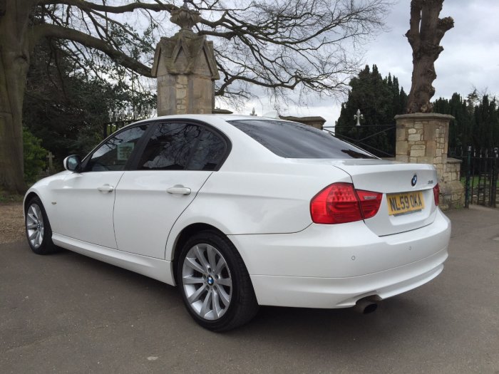BMW 3 Series 2.0 318i SE 4dr Saloon Petrol White