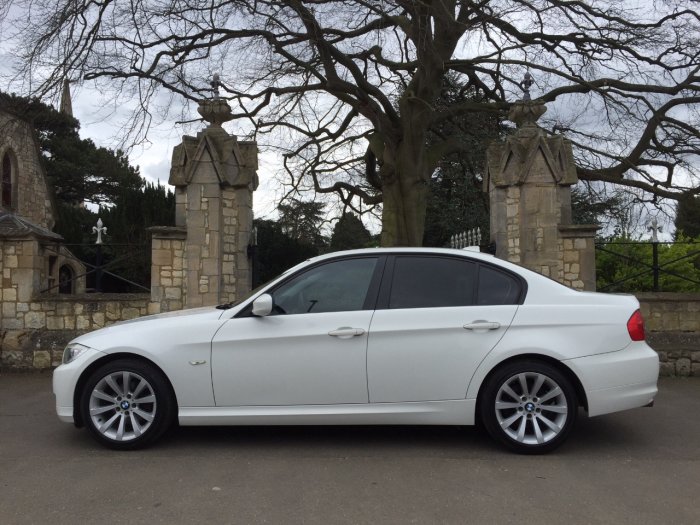 BMW 3 Series 2.0 318i SE 4dr Saloon Petrol White