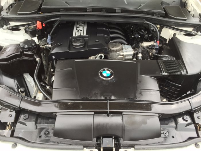 BMW 3 Series 2.0 318i SE 4dr Saloon Petrol White