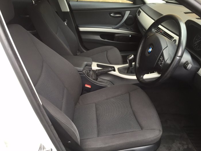 BMW 3 Series 2.0 318i SE 4dr Saloon Petrol White