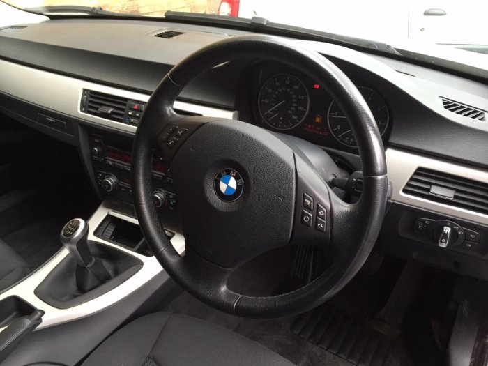 BMW 3 Series 2.0 318i SE 4dr Saloon Petrol White
