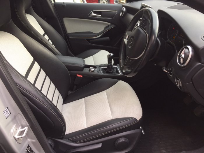 Mercedes-Benz A Class 1.6 A180 BlueEFFICIENCY SE 5dr Hatchback Petrol Silver