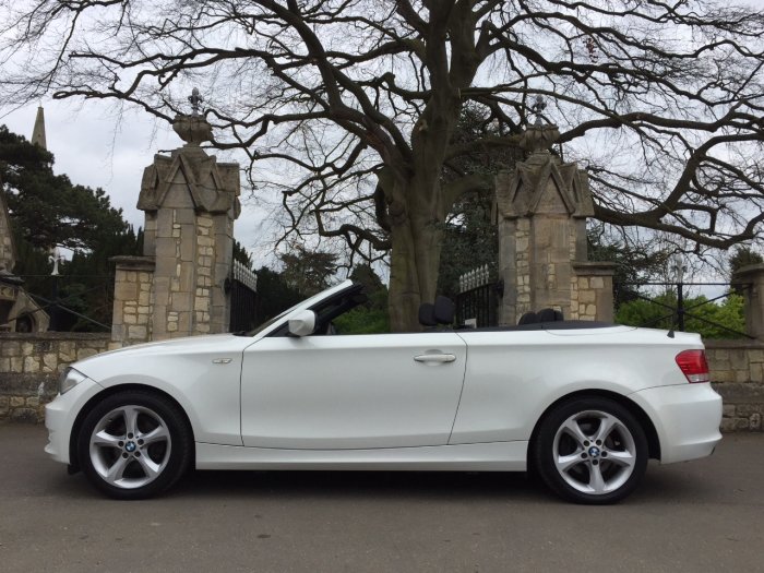 BMW 1 Series 2.0 118i Sport 2dr convertible Convertible Petrol White