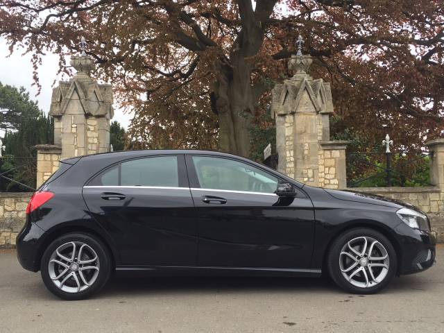 Mercedes-Benz A Class 1.6 A180 BlueEFFICIENCY Sport 5dr Hatchback Petrol Black