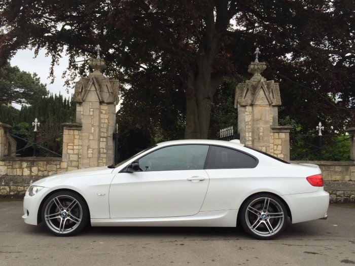 BMW 3 Series 3.0 330d Sport Plus 2dr Step Auto Coupe Diesel White