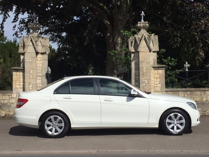 Mercedes-Benz C Class 2.1 C220 CDI SE 4dr Auto Saloon Diesel White