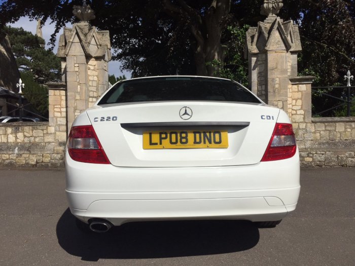 Mercedes-Benz C Class 2.1 C220 CDI SE 4dr Auto Saloon Diesel White