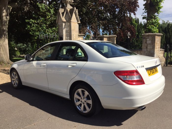Mercedes-Benz C Class 2.1 C220 CDI SE 4dr Auto Saloon Diesel White