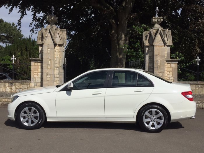 Mercedes-Benz C Class 2.1 C220 CDI SE 4dr Auto Saloon Diesel White