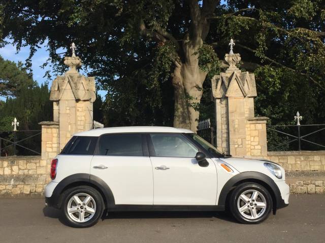 Mini Countryman 1.6 COUNTRYMAN ONE D PEPPER PACK Hatchback Diesel White