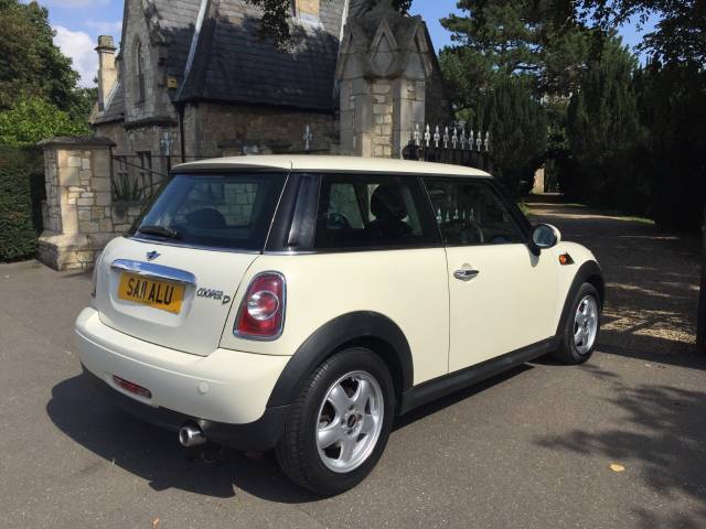 2011 Mini Hatchback 1.6 Cooper D 3dr