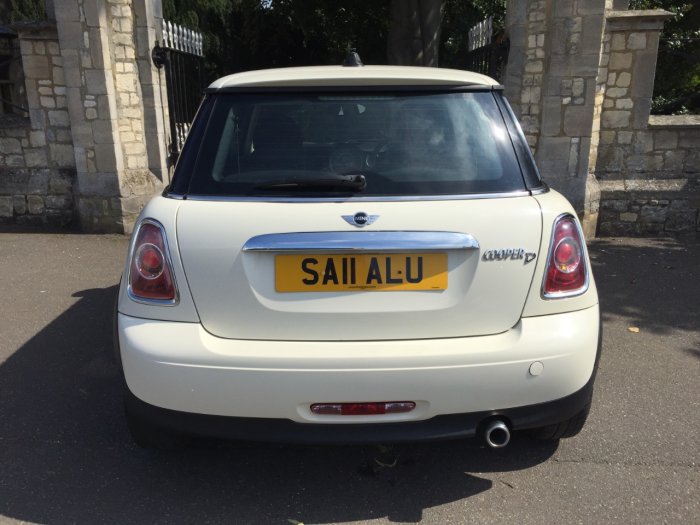 Mini Hatchback 1.6 Cooper D 3dr Hatchback Diesel White