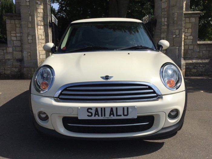Mini Hatchback 1.6 Cooper D 3dr Hatchback Diesel White