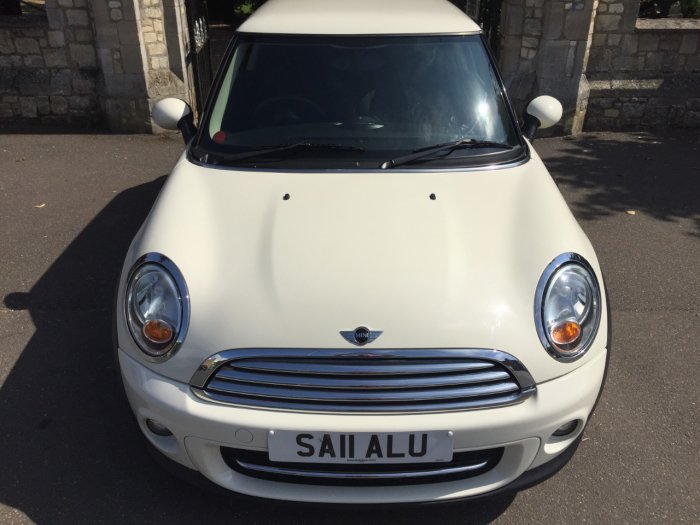 Mini Hatchback 1.6 Cooper D 3dr Hatchback Diesel White