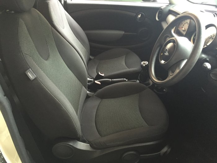 Mini Hatchback 1.6 Cooper D 3dr Hatchback Diesel White