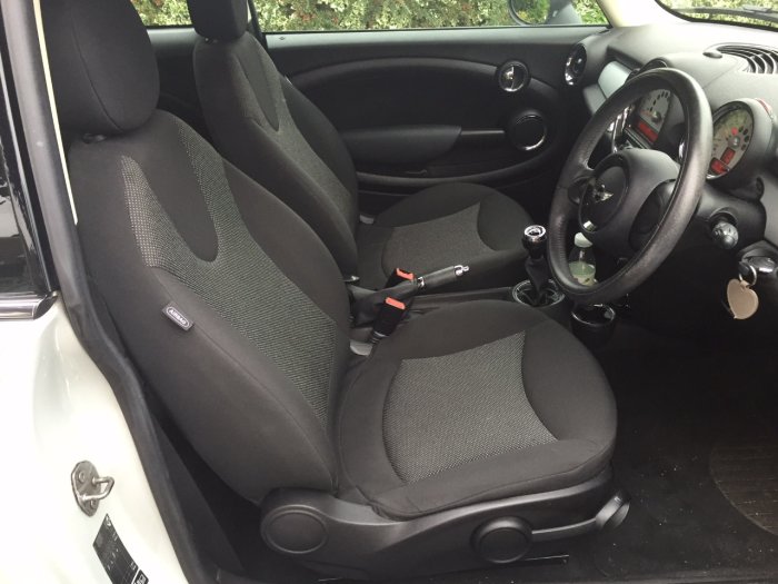 Mini Hatchback 1.6 Cooper D 3dr Hatchback Diesel Silver