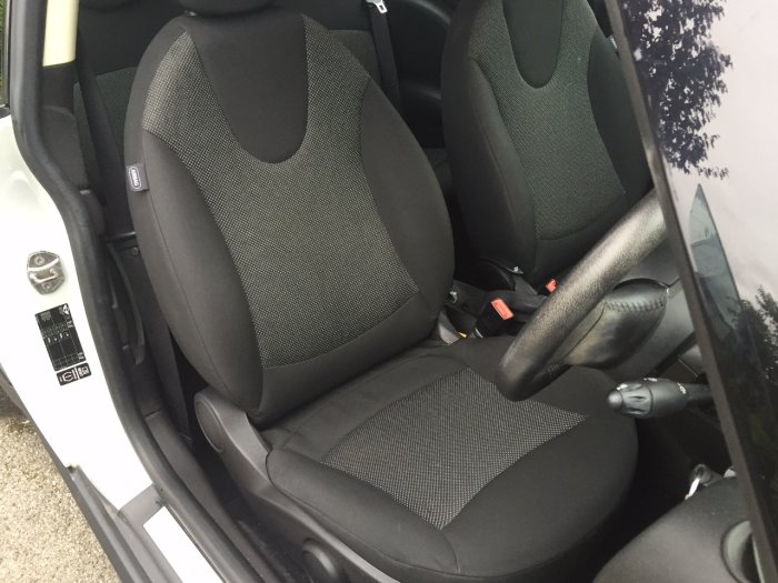 Mini Hatchback 1.6 Cooper D 3dr Hatchback Diesel Silver