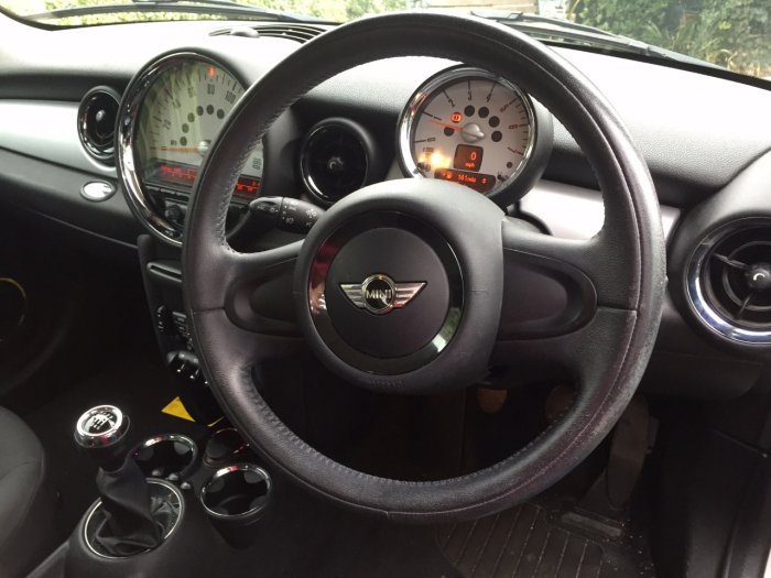 Mini Hatchback 1.6 Cooper D 3dr Hatchback Diesel Silver