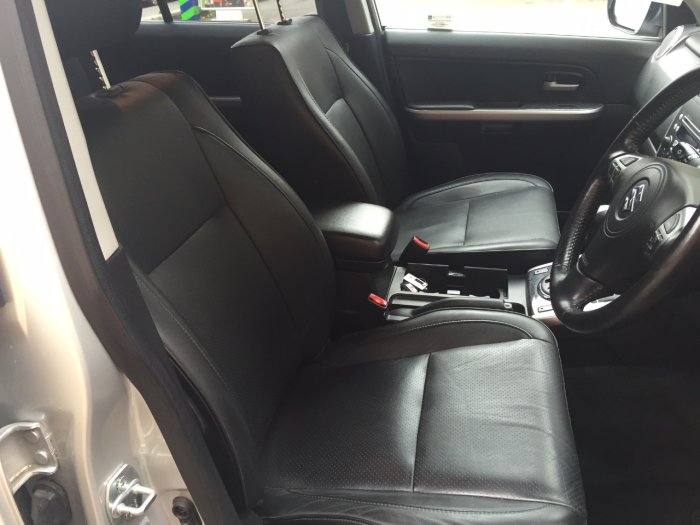 Suzuki Grand Vitara 2.4 VVT SZ5 5dr Auto Estate Petrol Silver