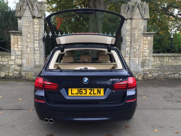 BMW 5 Series 2.0 520d SE 5dr Step Auto Estate Diesel Blue