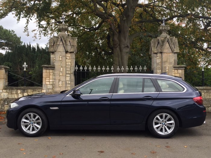 BMW 5 Series 2.0 520d SE 5dr Step Auto Estate Diesel Blue