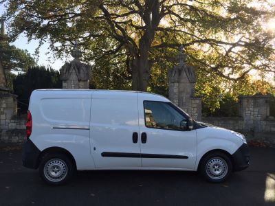 Vauxhall Combo 2300 1.6 CDTI 16V 105ps H1 Van Panel Van Diesel WhiteVauxhall Combo 2300 1.6 CDTI 16V 105ps H1 Van Panel Van Diesel White at New March Car Centre March