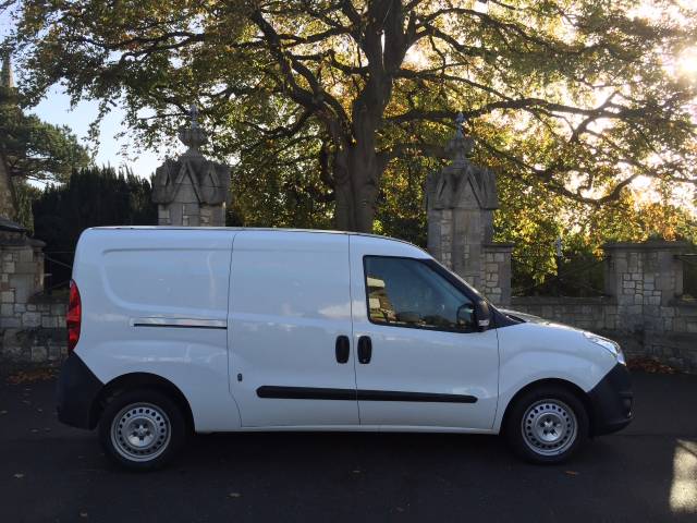 Vauxhall Combo 2300 1.6 CDTI 16V 105ps H1 Van Panel Van Diesel White